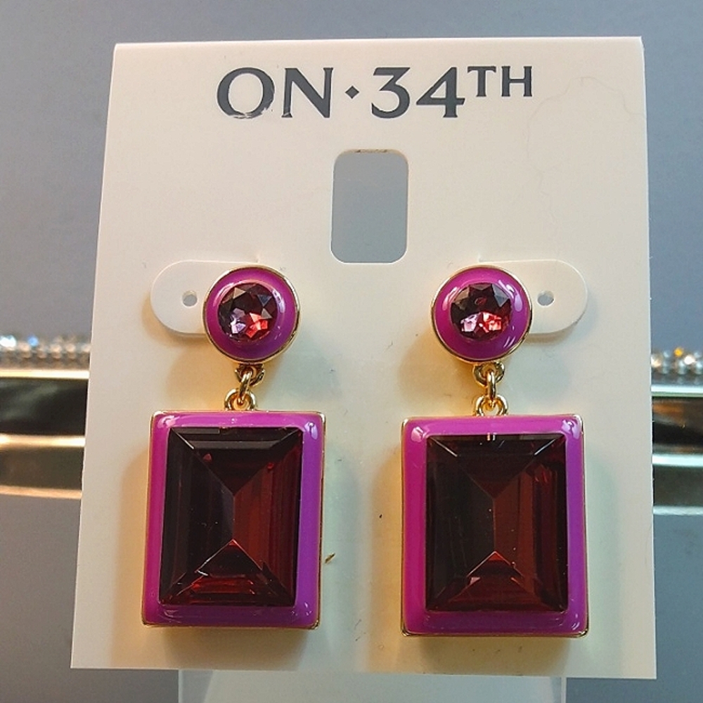 Gold tone and Fuchsia rectangle dangle earrings. NEW